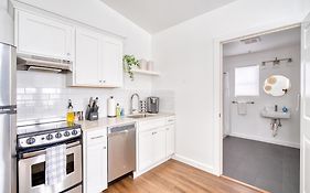 Stay Portland - Beach Vibes Getaway Near Burnside & Laurelhurst!